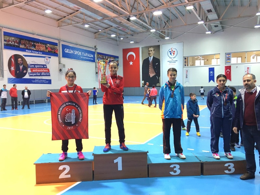 Belediye masa tenisinde Türkiye şampiyonu oldu 