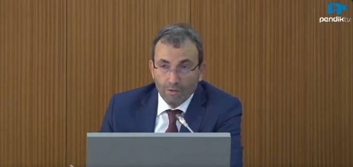 Belediye meclisinden alkışlar yükseldi! ‘İmamoğlu fotoğrafı asılsın’ teklifine öyle bir cevap verdi ki…