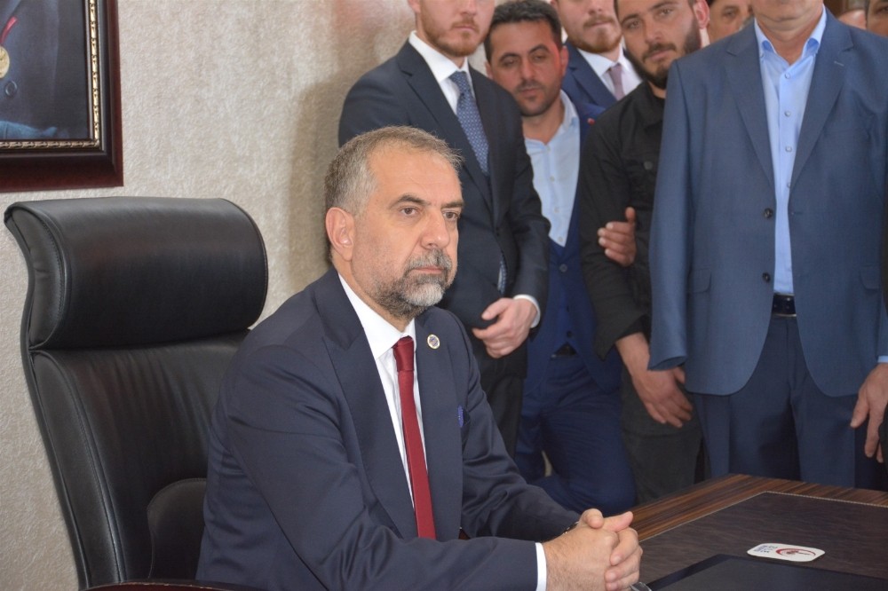 Belediye memurlarından yeni başkana destek 