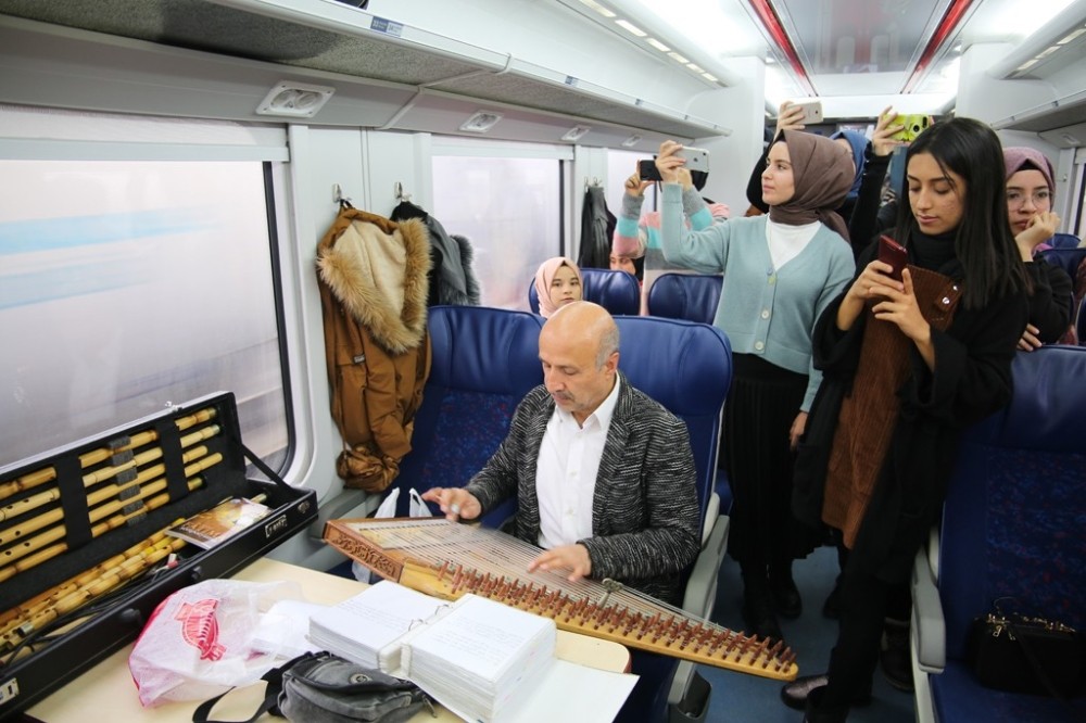 Belediye öncülük etti, öğrenciler tarihi yerleri gezdi 