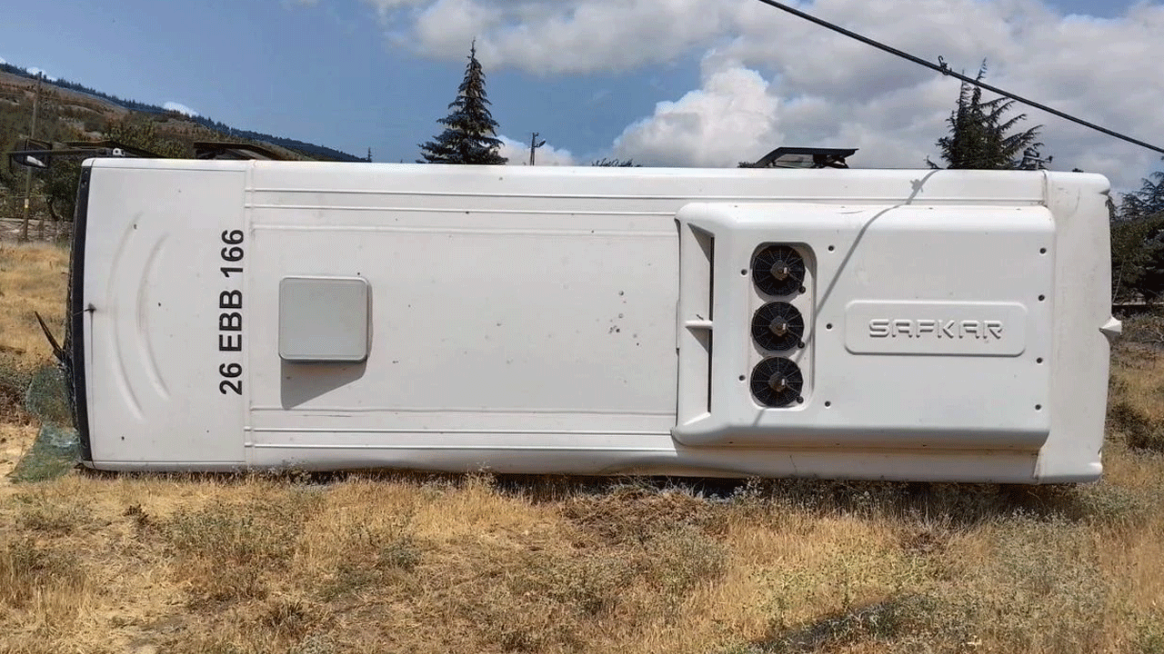 Belediye otobüsü devrildi! Olay yerine ekipler sevk edildi