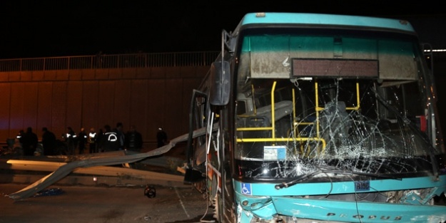 Belediye otobüsüne bariyer saplandı