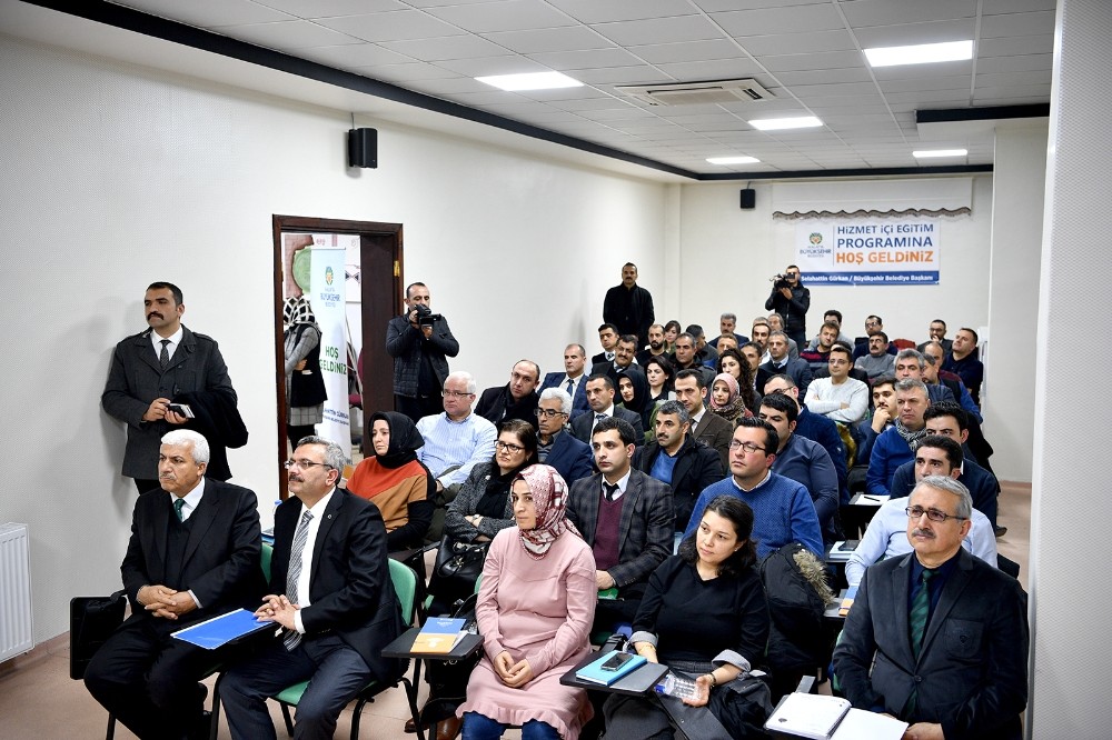 Belediye personeli İngilizce öğreniyor 