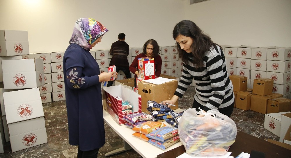 Belediye-vatandaş işbirliğiyle toplanan yardımlar deprem bölgesine gönderildi 
