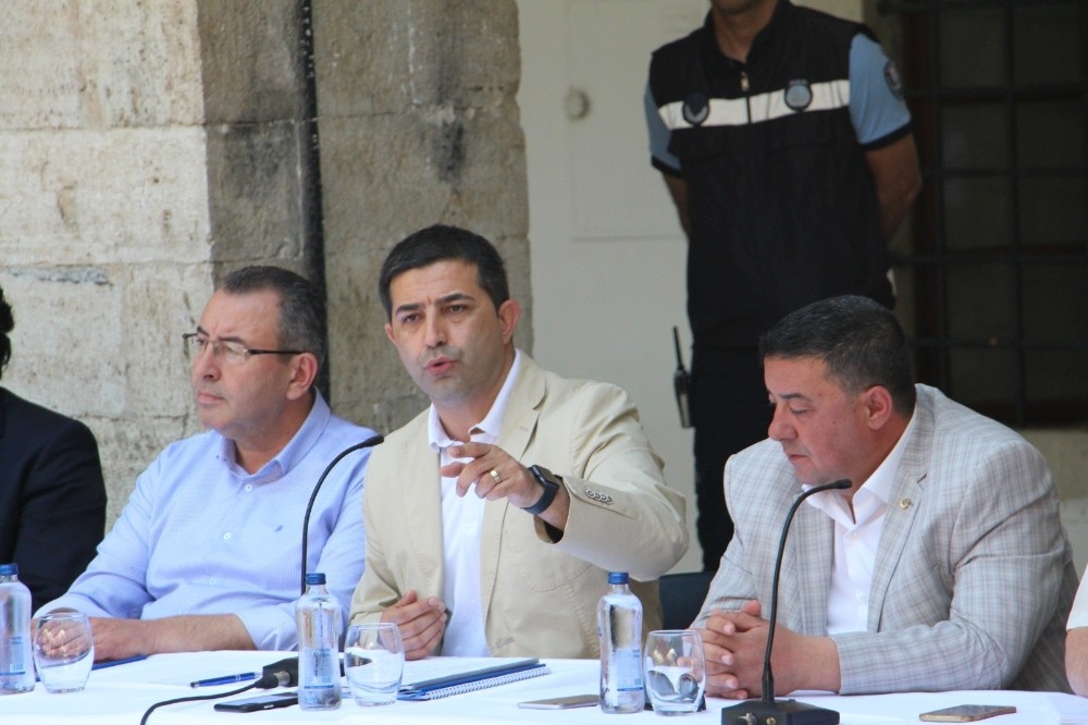 Belediye ve odalar çarşı esnafı ile bir araya geldi 