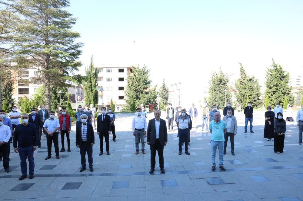 Belediyede fiziksel mesafeli bayramlaşma 