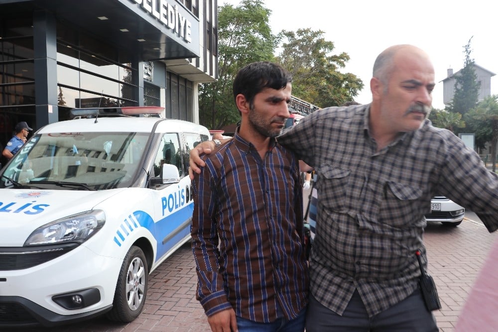 Belediyede intiharı polis önledi 