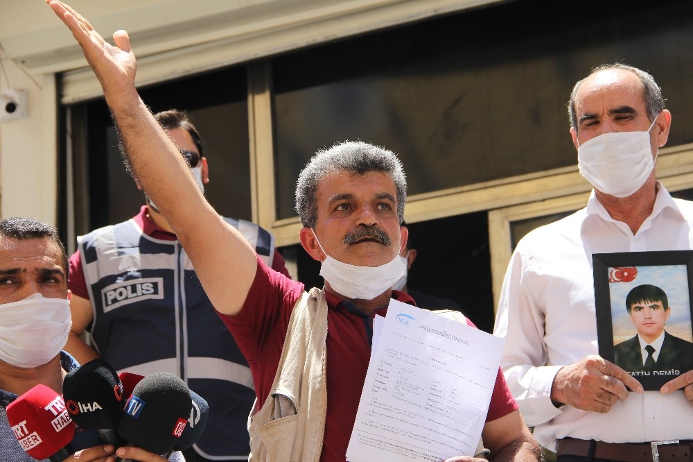 Belediyede işe girdiği iddia edilen evlat nöbetindeki baba Celil Begdaş haberlere ateş püskürdü 