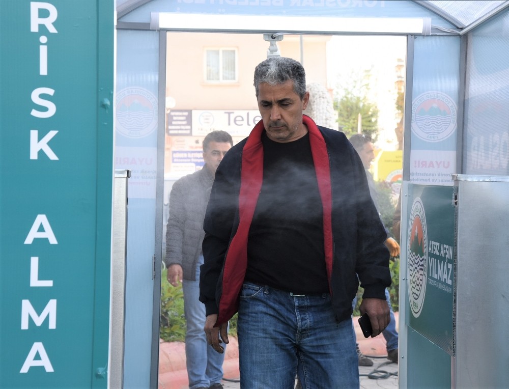 Belediyeden dezenfeksiyon tüneli 