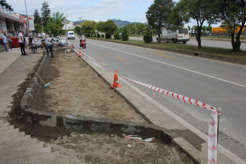 Belediyeden dolmuş durağı çalışması 