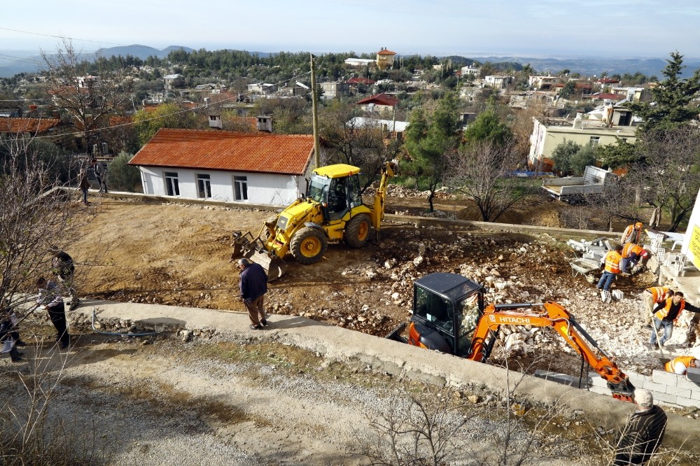 Belediye’den Gebece ve Kalemlere park çalışması 