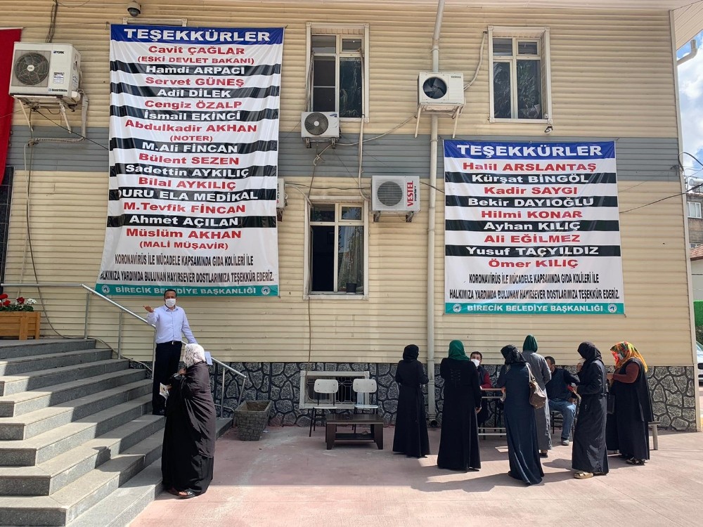 Belediyeden hayırsever işadamlarına jest 
