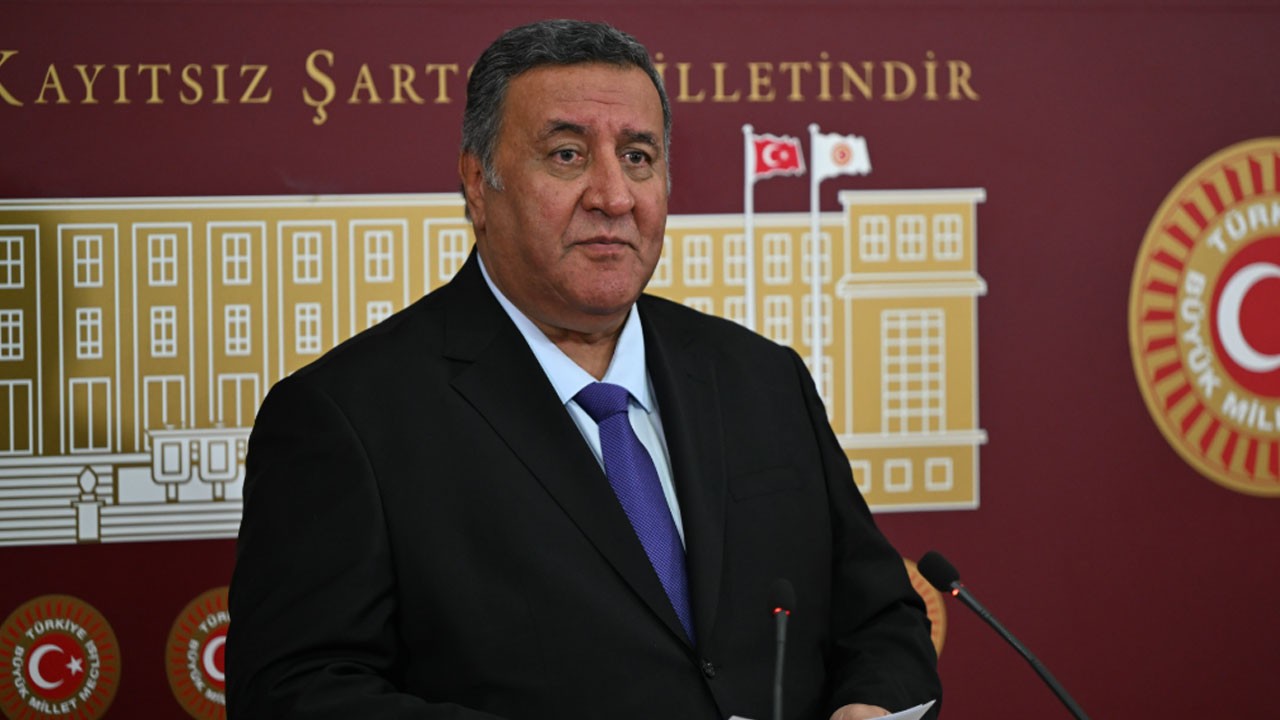 Belediyelerde maaş yok, Meclis’te şov var! CHP emeklilere bir parmak bal çaldı