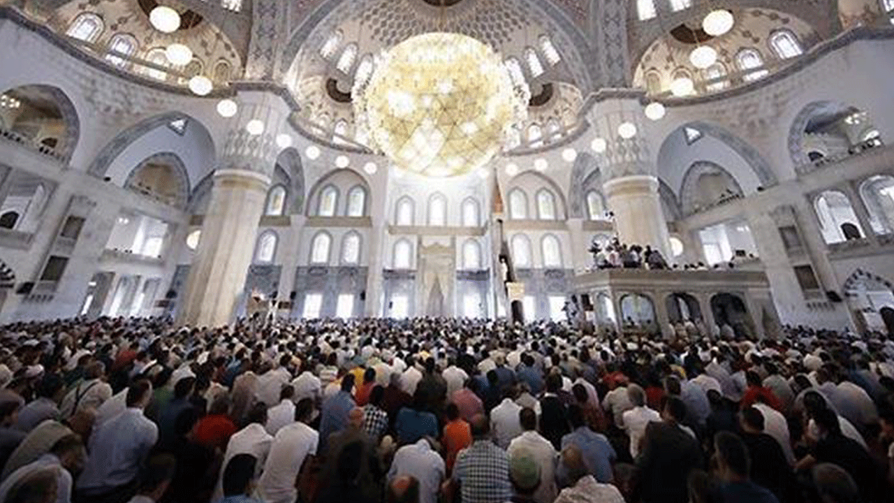 Belediyelerdeki yolsuzluklar Cuma hutbesinde: Kamu malına el uzatana dünyada zillet, ahirette azap var!