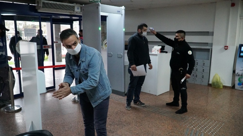 Belediye’ye girişlerde ateş ölçer cihazlar devrede 