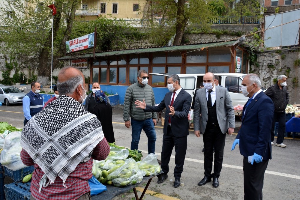 Belen’de semt pazarı esnafı ve vatandaşlara korona virüs uyarısı 