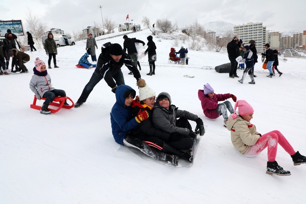Beleştepe’de kızak keyfi 