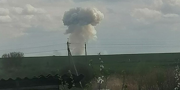 Rus ordusuna ait askeri üste yangın