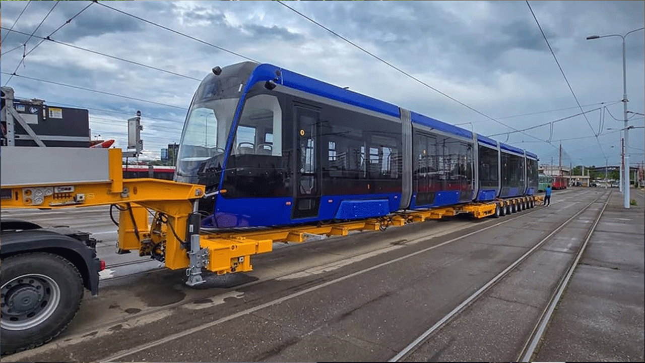 Belgrad sokaklarında artık Türkiye var! Yerli tramvay Sırbistan’da raylara indi