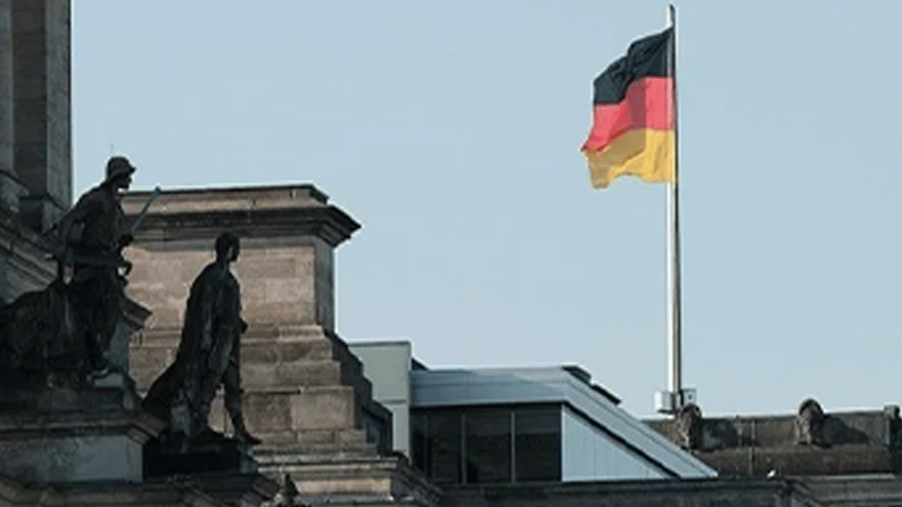 Belirsizlik ekonomiyi sarstı! Halk kriz korkusuyla tasarrufa yöneldi!