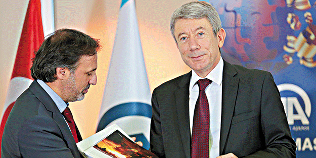 Belirsizlik ortamında 12.6 milyar $ çektik