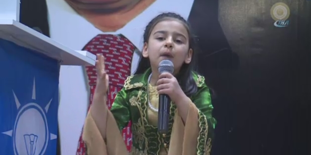 'Ben Kürt kızıyım' dedi İstiklal Marşı'nı okudu