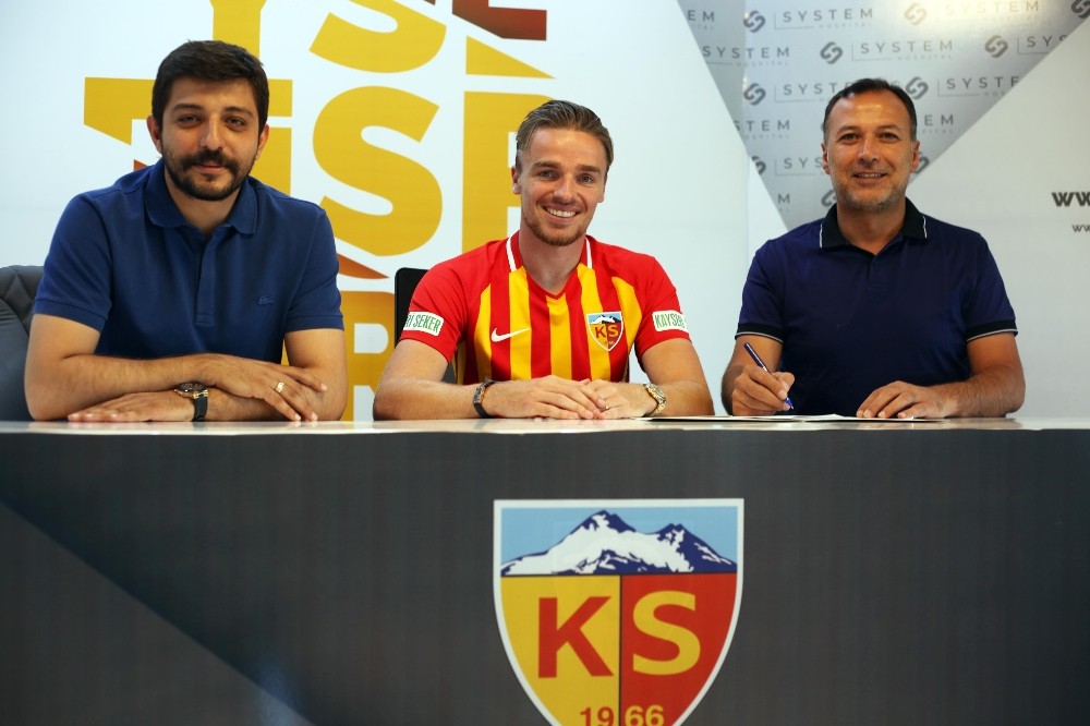 Ben Rienstra imzayı attı 