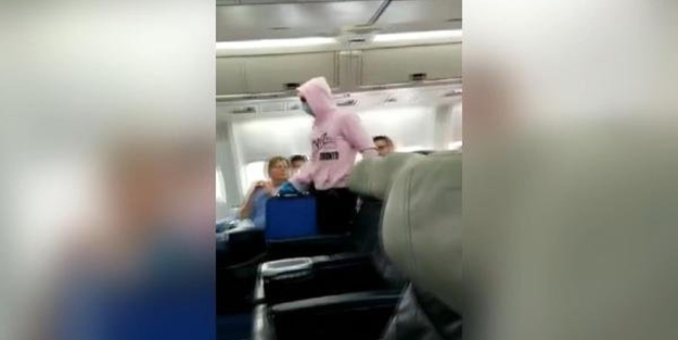 "Bende koronavirüs var" dedi, uçak karıştı!