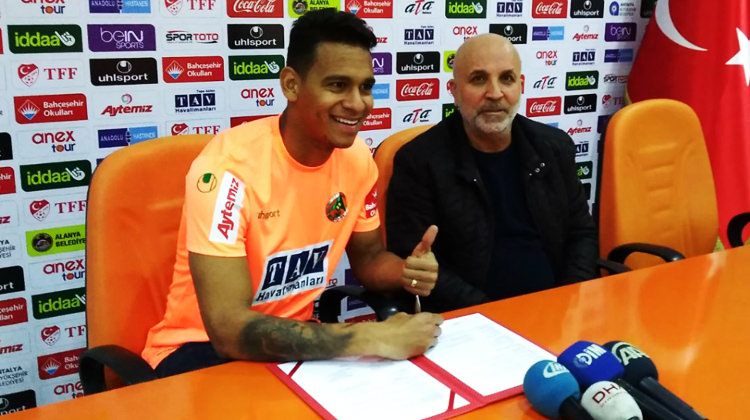 Benfca'dan Alanyaspor'a! 1,5 yıllık imza