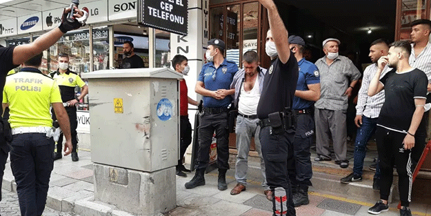 'Benim bardak sana geldi' tartışması nedeniyle çıkan kavgada iki kişi yaralandı