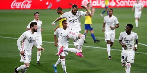 Benzema Real Madrid'i sırtladı