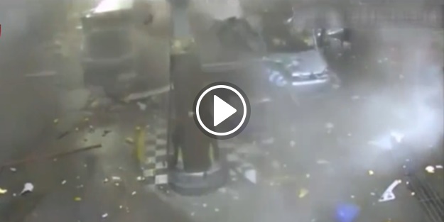 Benzin alırken havaya uçtu!