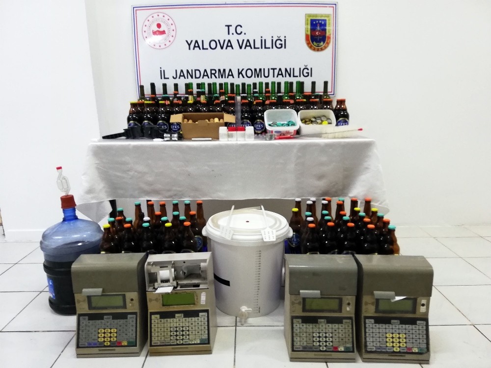 Benzin istasyonunu sahte içki imalathanesine çevirmişler 