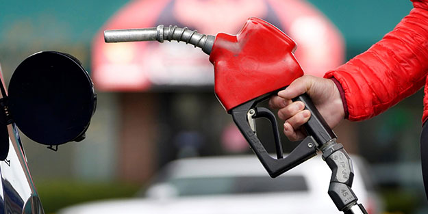 Benzin ve motorin fiyatlarını derinden etkileyecek gelişme! Dünya nefesini tuttu