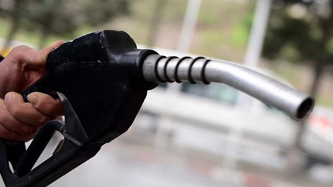 Benzin ve motorine zam bekleniyordu: Akaryakıt fiyatları ne kadar oldu?