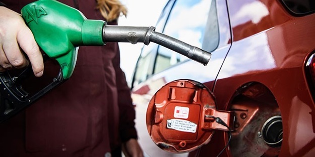 Benzine beklenen indirim geldi!