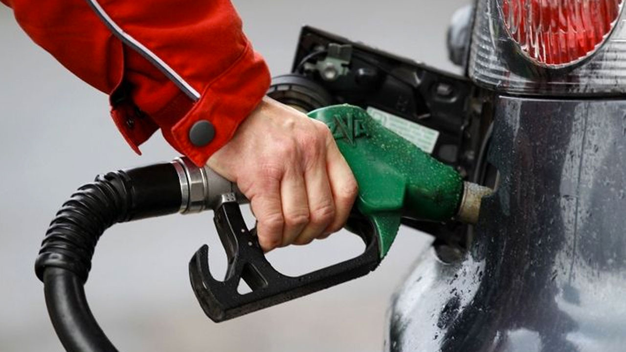 Benzine bir zam daha! Yeni fiyatı çıldırtacak