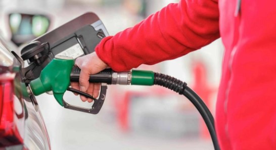 Benzine büyük zam! Salı günü pompaya yansıyacak!