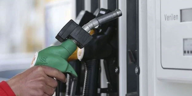 Benzine indirim geldi! Pompaya yansıdı