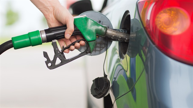 Benzine yine zam geldi