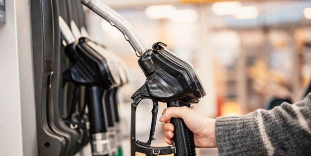 Benzine zam geldi