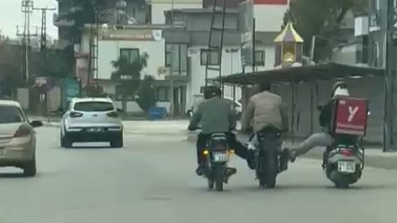 Benzini biten motosikleti böyle ittiler