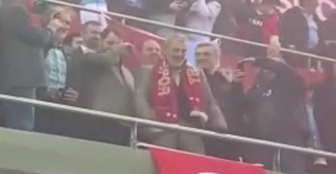 Berat Albayrak ağladı, babası horon oynadı