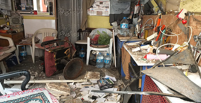 Berber dükkanının tavanı çöktü: 3 kişi yaralandı