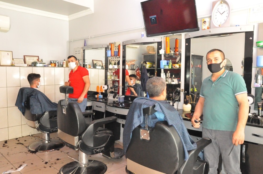 Berber, kuaför ve güzellik salonları yeniden faaliyete geçti 