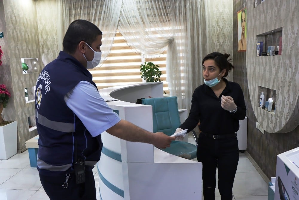 Berber, kuaför ve güzellik salonlarına ücretsiz maske 