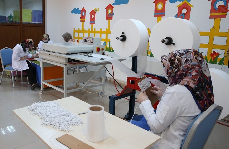 Berber ve kuaförler için maske üretimi 