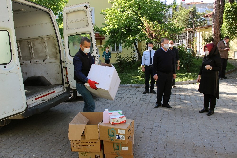 Berber ve kuaförlere dezenfekte ve koruyucu malzeme desteği 