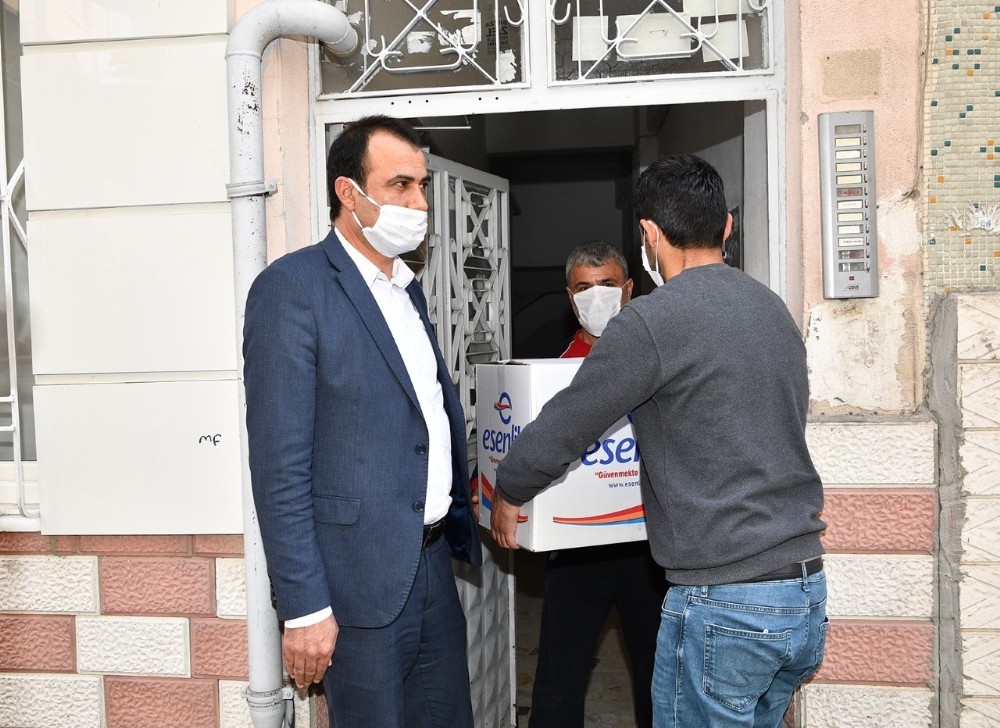 Berber ve kuaförlere gıda yardımı 