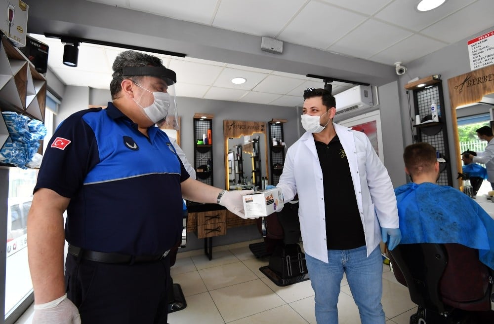 Berber ve kuaförlere maske desteği 